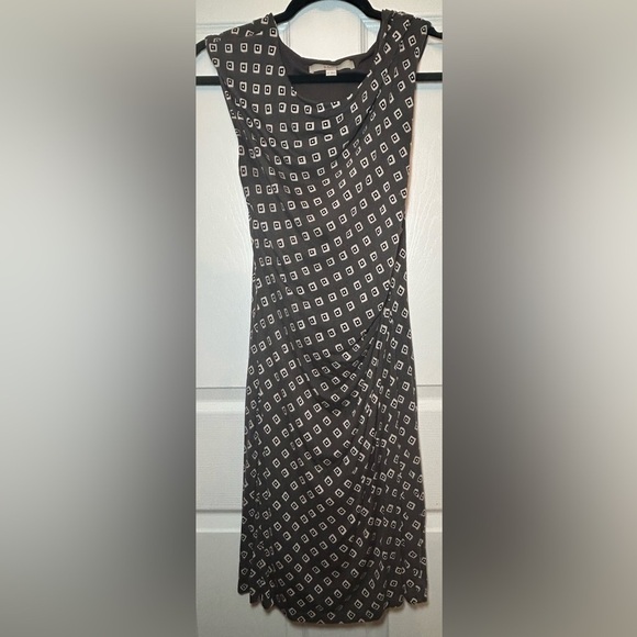 Ann Taylor LOFT Geometric Ruched Sleeveless Dress- Grey/ White Size X-Small - Picture 1 of 7